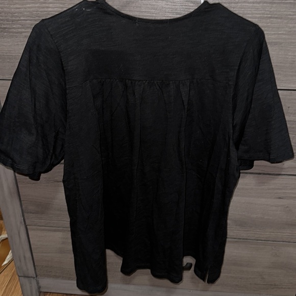 Cute Black dressy top!!❤️ - Picture 4 of 6